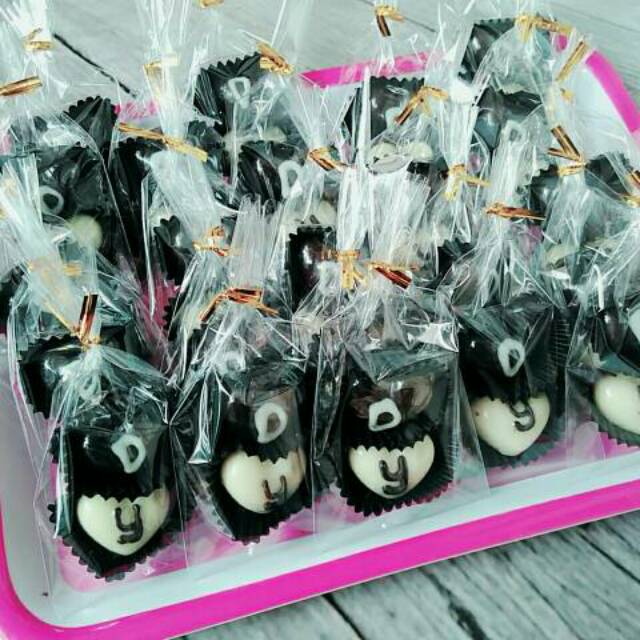 

Souvenir pernikahan wedding coklat love nama pasangan
