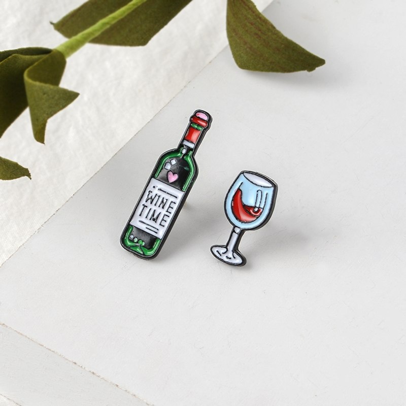 Bros Pin Enamel Bentuk Gelas Wine Untuk Pasangan