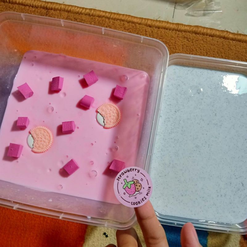 

Strawberry cookies milik slime