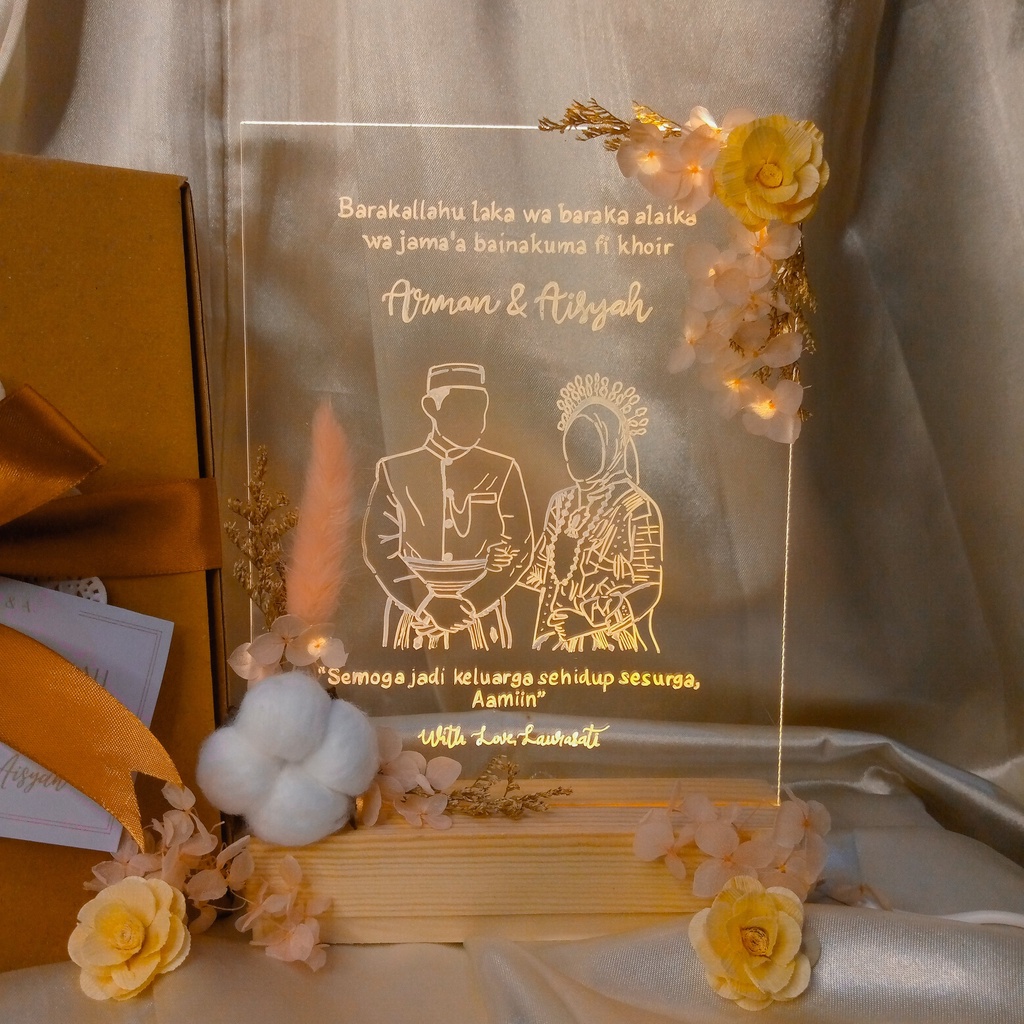 

[PRE-ORDER] HADIAH/GIFT/KADO/HAMPERS LAMPU AKRILIK PERSEGI CUSTOM AKRILIK