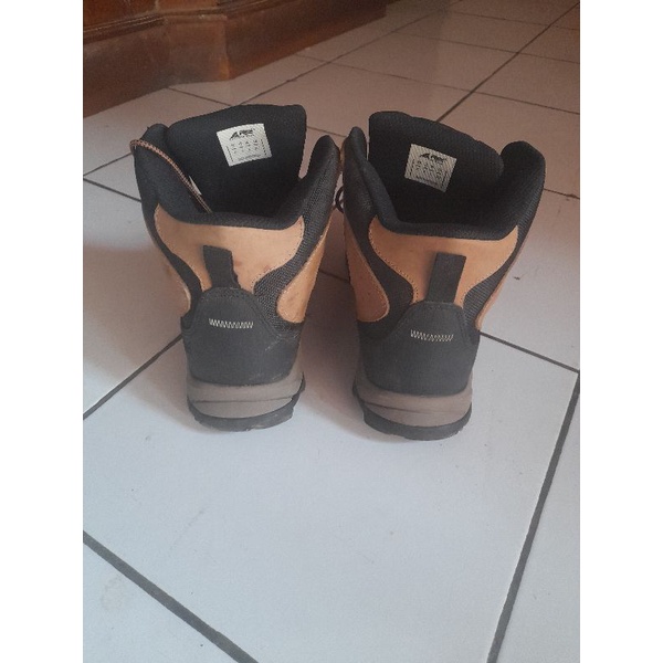 Sepatu gunung Arei Thunder second Size 42