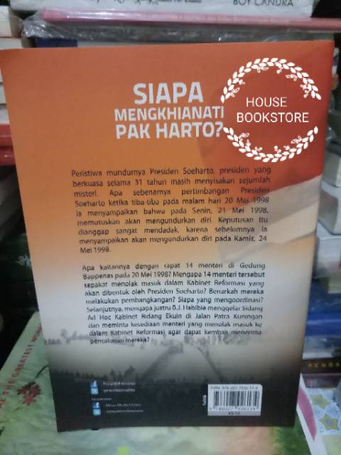 Siapa Mengkhianati Pak Harto ORIGINALPenulis :A. Makmur Makka-1