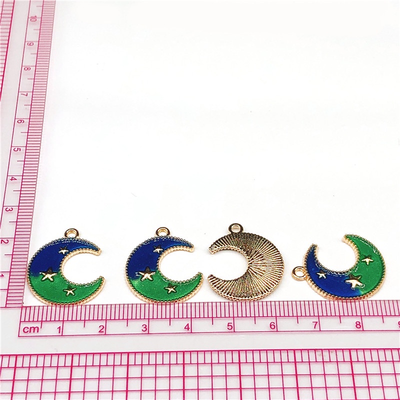 4pcs Liontin Enamel Bentuk planet Luar Angkasa Bahan Alloy Untuk Membuat Perhiasan Wanita Charms