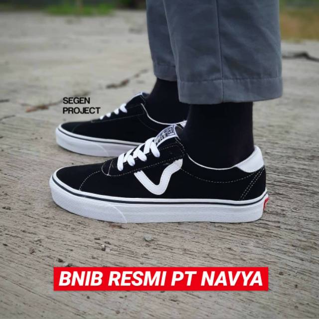vans sport black classic white
