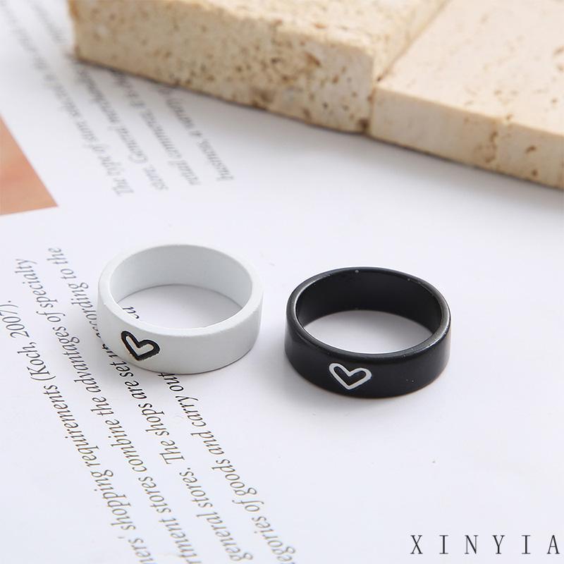 【Bayar di tempat】2pcs / Set Cincin Desain Hati Warna Hitam Dan Putih Gaya Korea Untuk Wanita