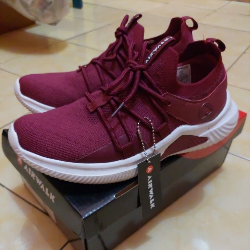 (Preloved) Sepatu Olahraga Wanita Airwalk Ori 100% Dark Magenta