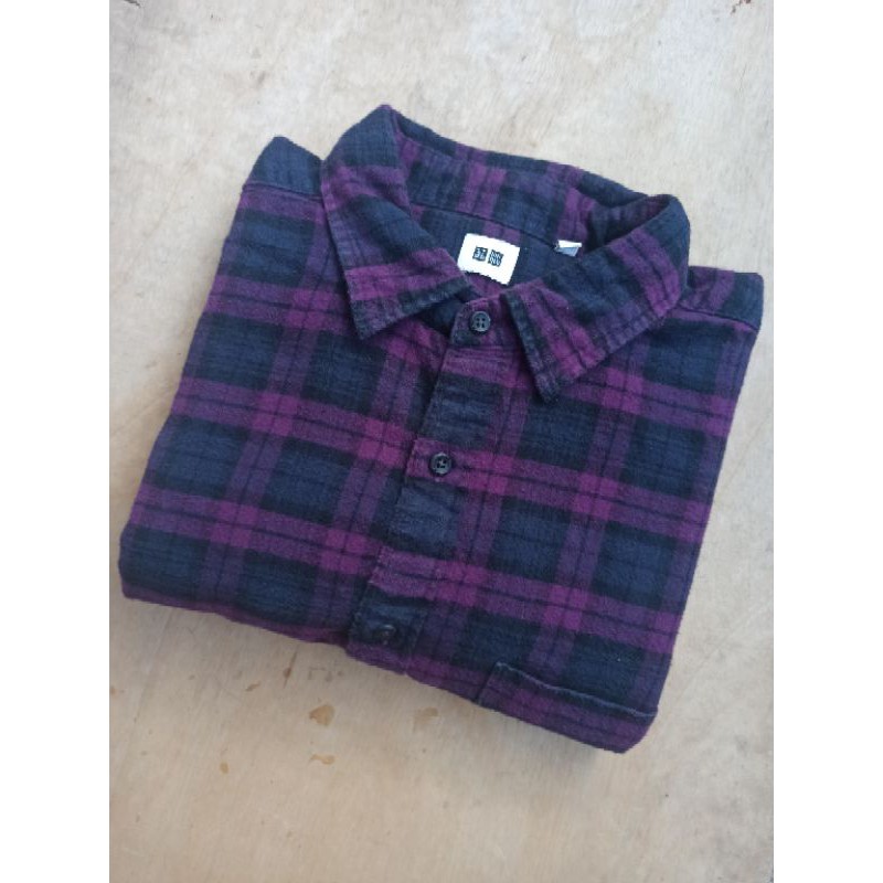Kemeja Flannel Uniqlo XL ungu kotak navy