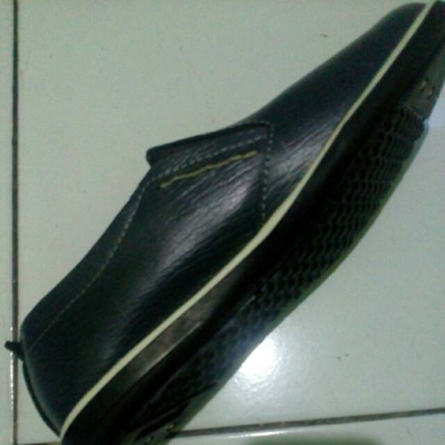 Sepatu kulit casual pria asli Garut