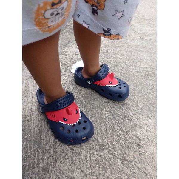 Crocs Anak Fun lab baby Shark / sandal Crocs anak anak shark tanduk