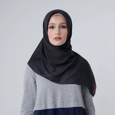 ZOYA OCEANA PLAIN KERUDUNG SEGI EMPAT POLOS