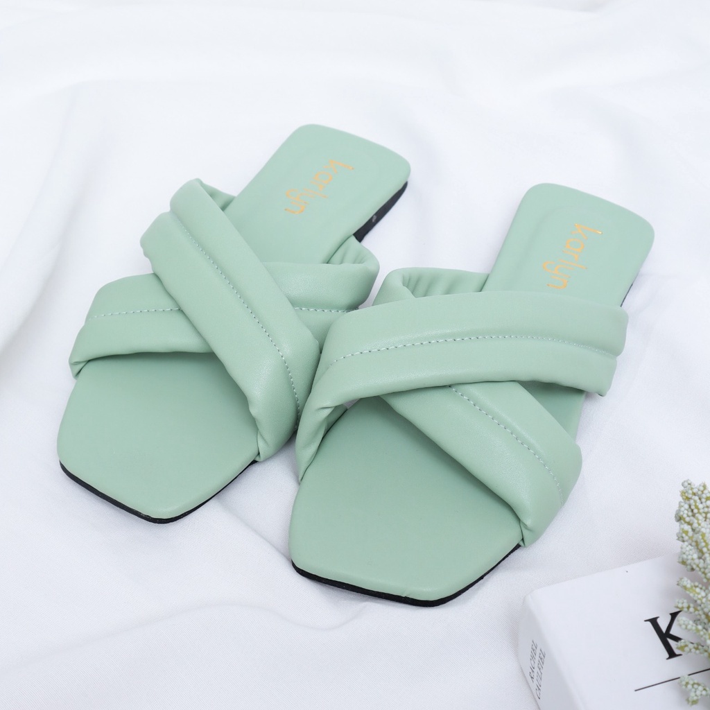 Karlyn Vinda sandal  Wanita