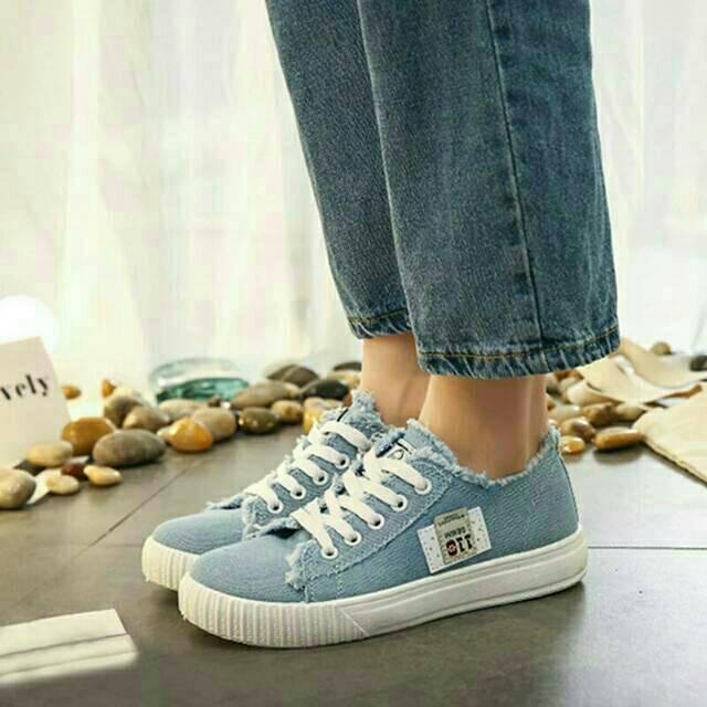 Promooo sepatu levis biru