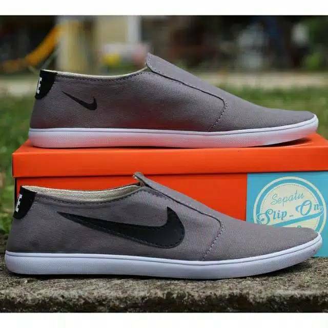 sepatu slip on nike