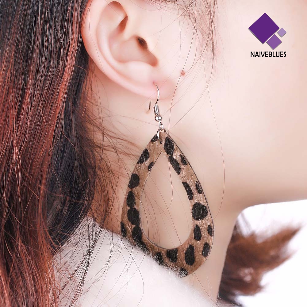 Anting Kait Model Menjuntai Bahan Kulit Motif Print Leopard Untuk Wanita