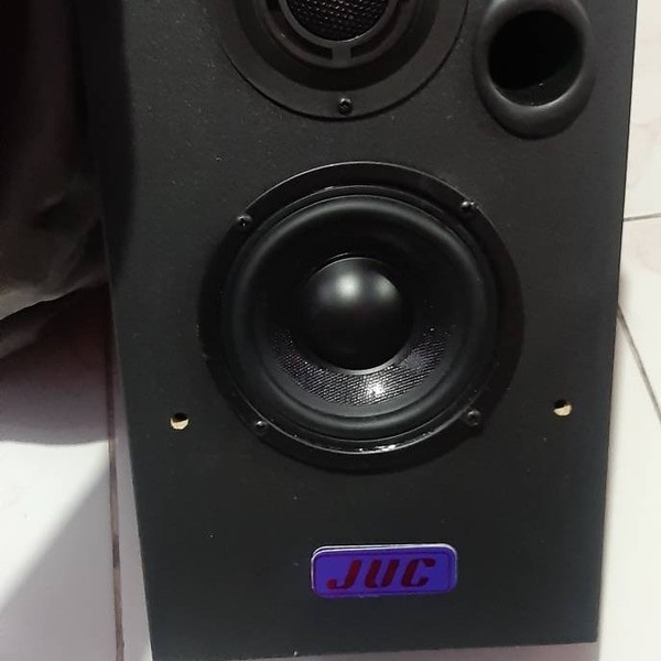 JUC 777KR Pengeras Suara Minimalis - Salon Aktif Ekonomis - Karaoke Active Speaker System 9900W PMPO
