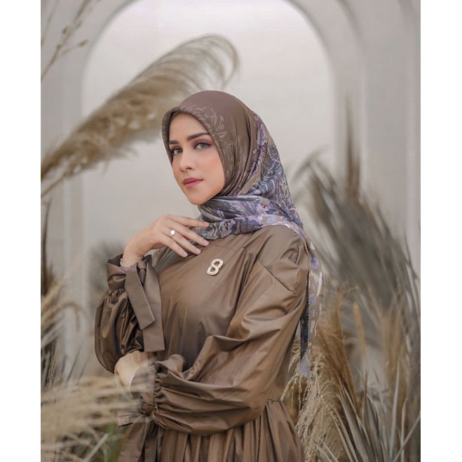 BROS HIJAB TITANIUM BUTTONSCARVES