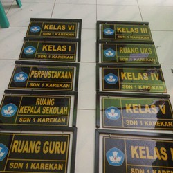 

PAPAN NAMA RUANGAN AKRILIK