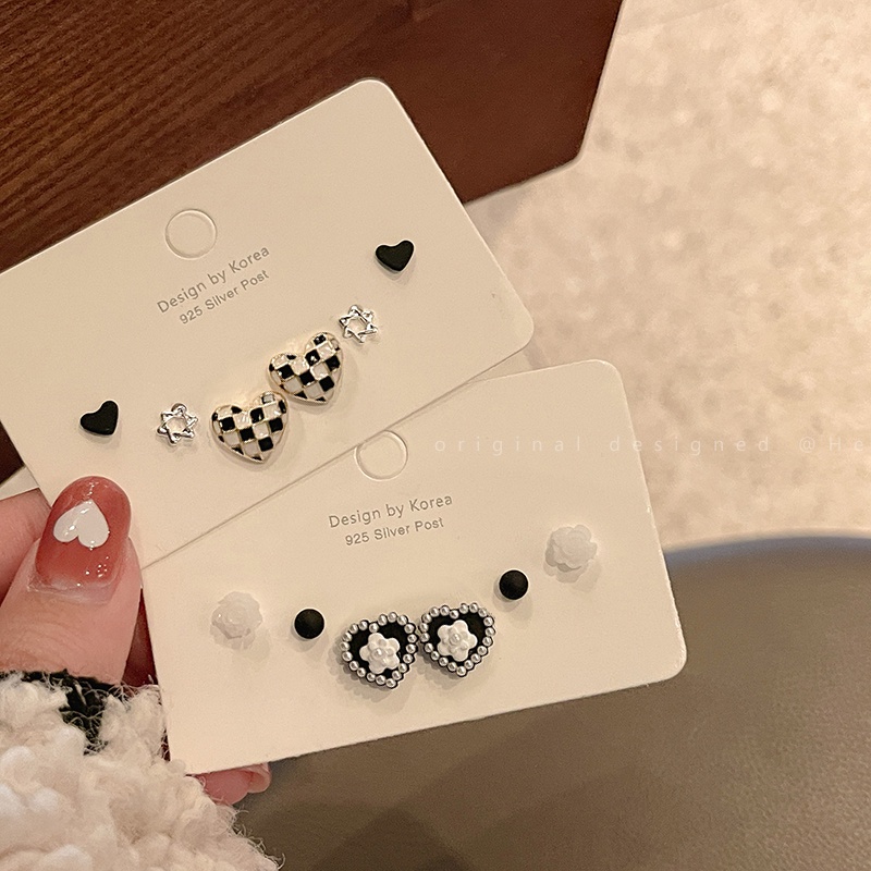 3 Pasang / Set Anting Stud Desain Bunga Hati Dan Papan Catur Aksen Mutiara Untuk Wanita