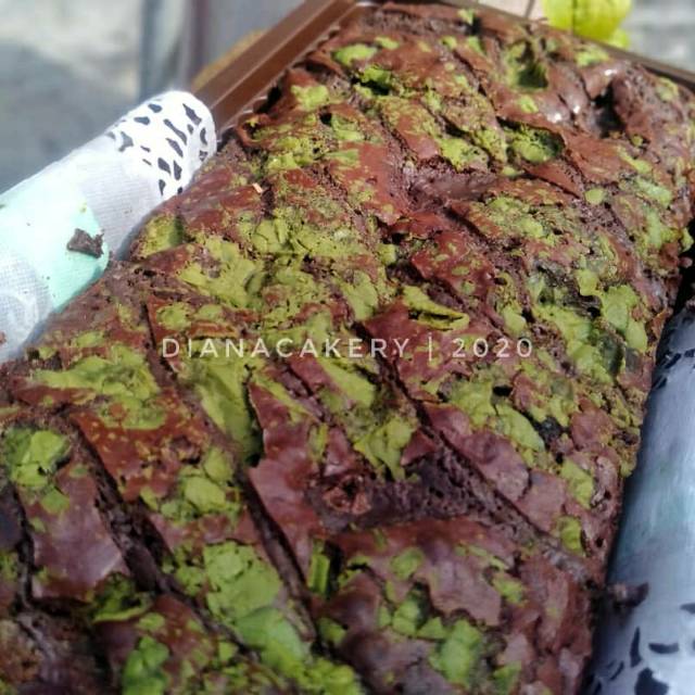 

FUDGE BROWNIES MATCHA