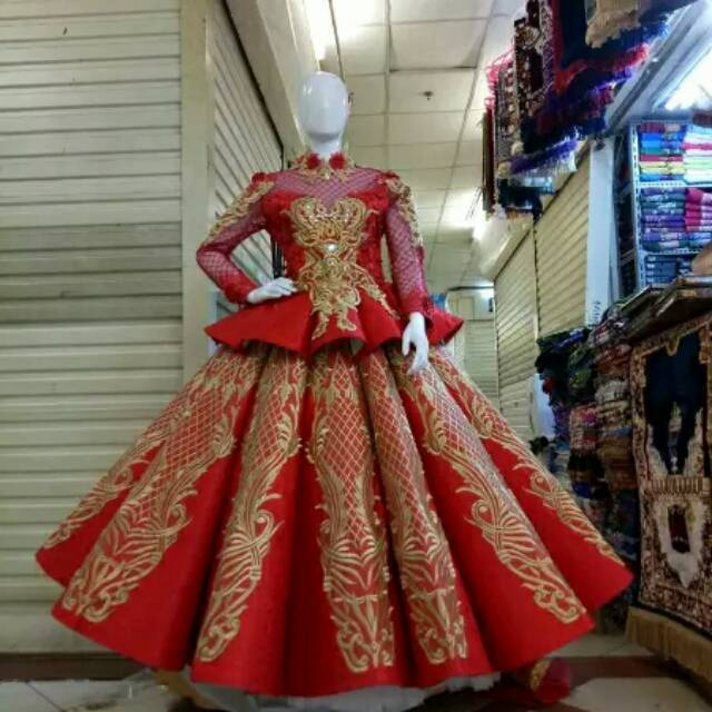 Gaun pengantin merah