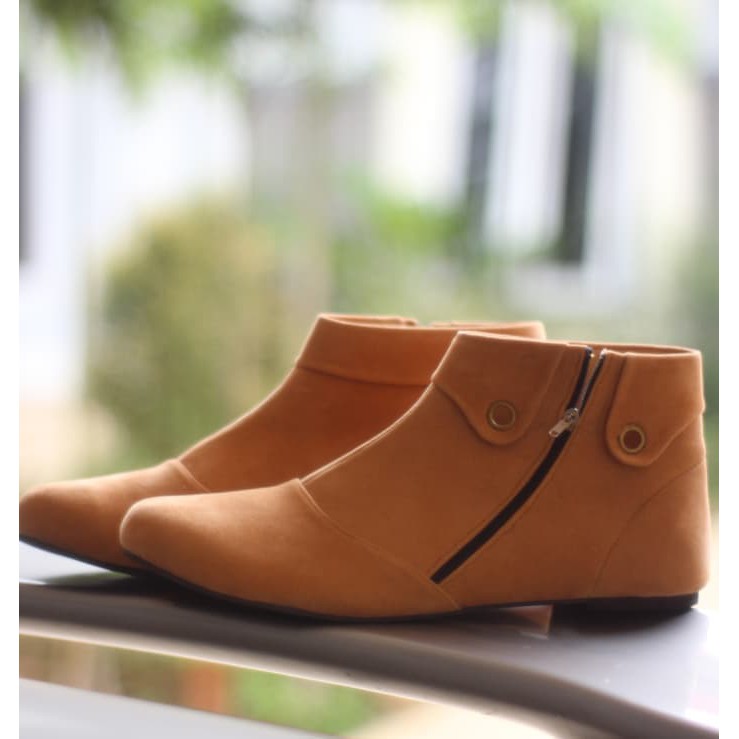 Sepatu Boot Wanita / Boots Korea SBO90 - Hitam, 37