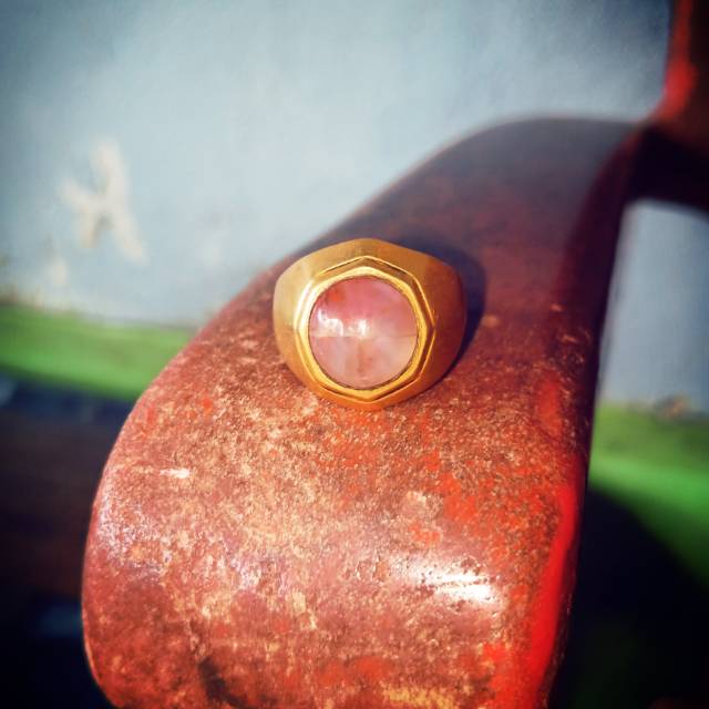 Batu Akik Tapak jalak (dasar anggur merah tembus)