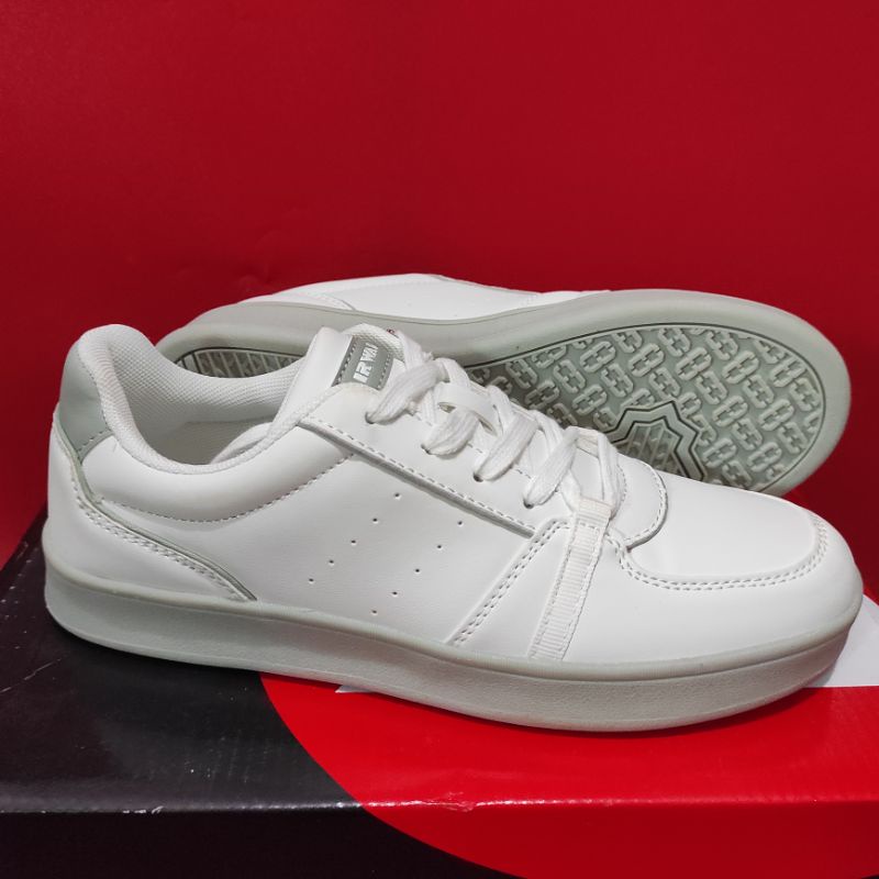 Airwalk Nelson original BNIB size 42