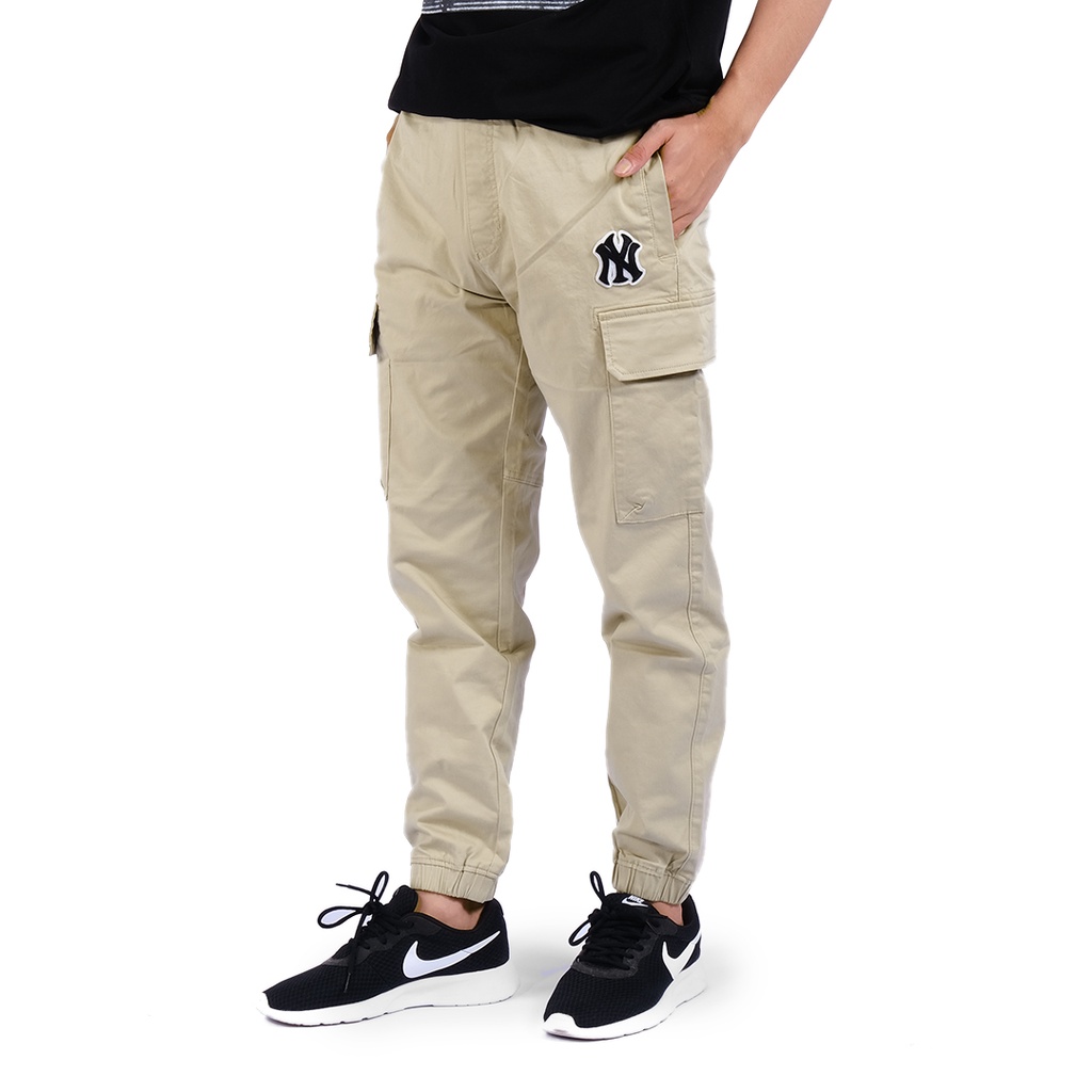 M7B NY Yankees Basic Cotton Cargo Track Pants Cream