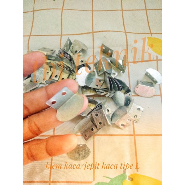 klem penjepit kaca atau klem penahan kaca tipe L