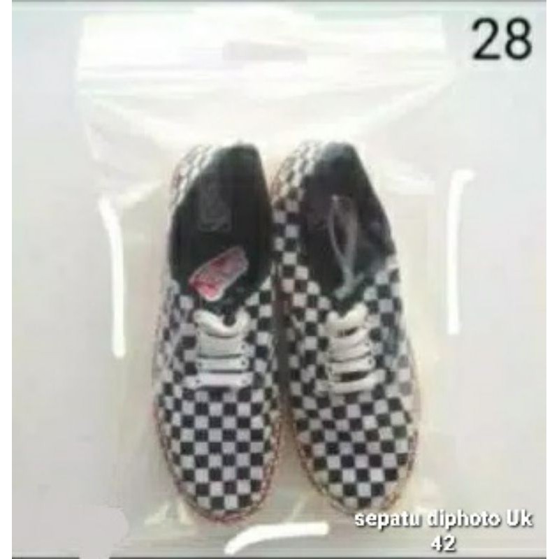 Plastik Laundry Sepatu 10 Lembar - Tempat sepatu tas terhindar dari debu&mepertahankan wangi parfum-10 lembar ukuran 28