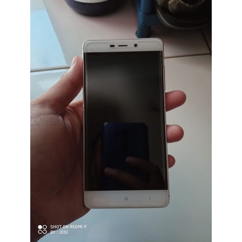 Preloved / Second / Seken / Bekas Hp Xiaomi Redmi 4 Prime Ram 3/32