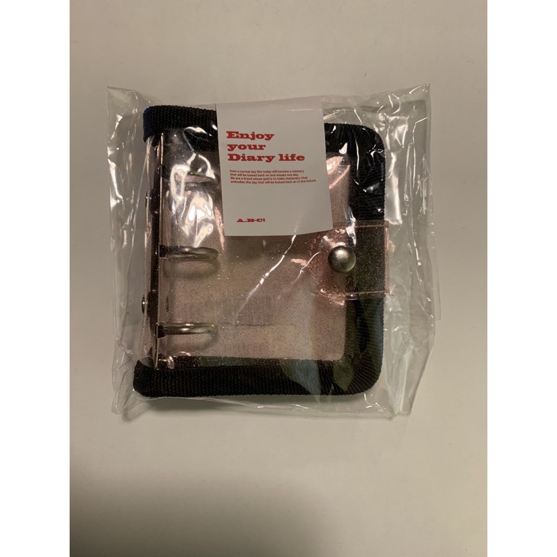 a bubble crush 3 ring binder (black)