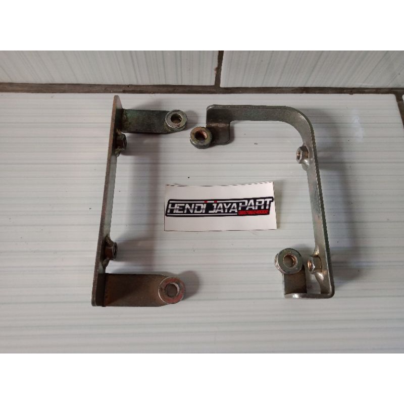 Braket Breket Dudukan Pangkon Head Kop Blok Pelindung Mesin Suzuki Thunder Original Second