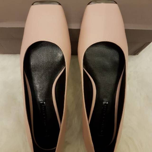Sepatu charles keith