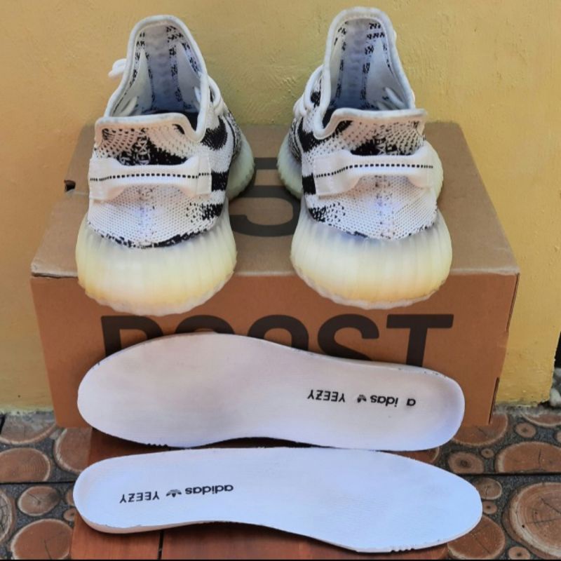 yeezy 350 v2 zebra