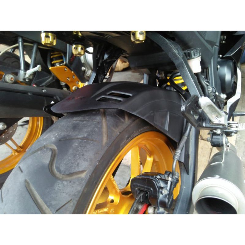 Hungger arm spakbor kolong belakang Yamaha R15 V3 bahan ABS