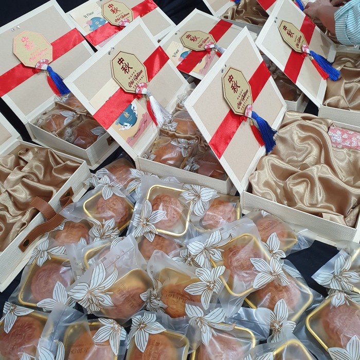 

Paket hampers mooncake kue bulan 9