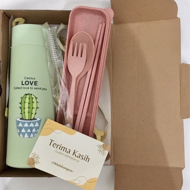 

HAMPERS BOTOL TUMBLR KAKTUS DAN SET ALAT MAKAN/HAMPERS PALEMBANG/HAMPERS WISUDA/KADO SEMPRO/SOUVENIR MURAH/KADO PACAR/KADO BESTIE/HAMPERS MURAH