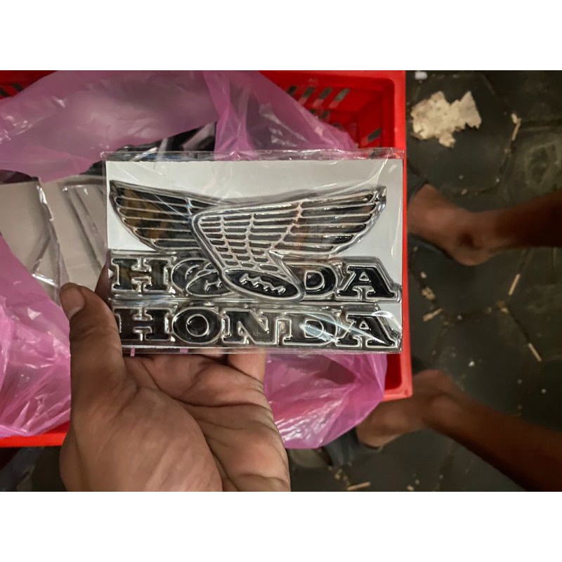 Emblem tangki Honda Cb 100 logo tangki Honda Cb glatik