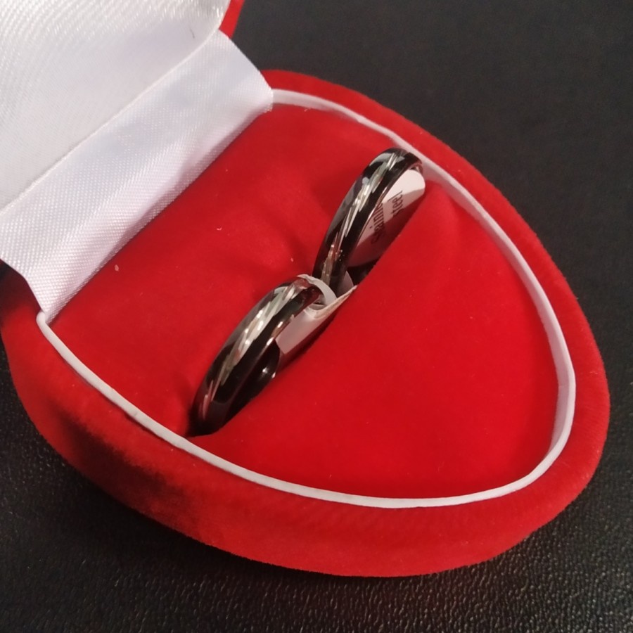 Cincin Titanium Hitam List Silver Pria Wanita