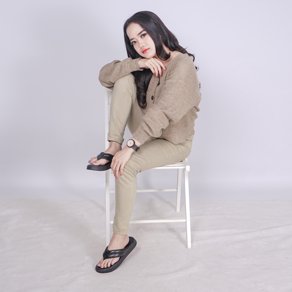 SARASARA YUK - Sandal Wanita Jepit Wedges Casual SARA SARA NORA Sendal Japit Cewek Platform Empuk Ringan Capit Tinggi 3cm  Size 36 37 38 39 40 Untuk Rumahan Warna Black Hitam Santai Premium Kekinian Terbaru Shoes Ori Original Mall Official Store