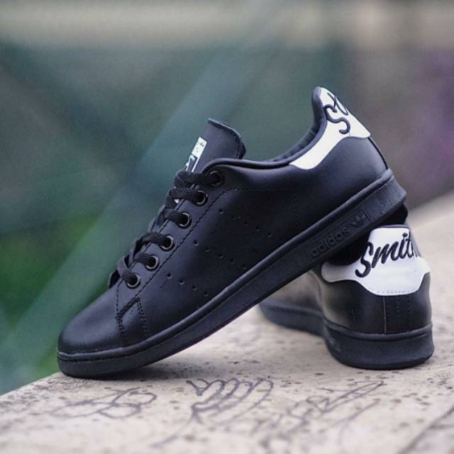 stan smith full black