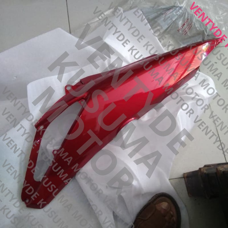 (100% KUALITAS ) cover body supra x 125 injeksi merah kiri. 64420-KTM-850CSR Mantap Boss