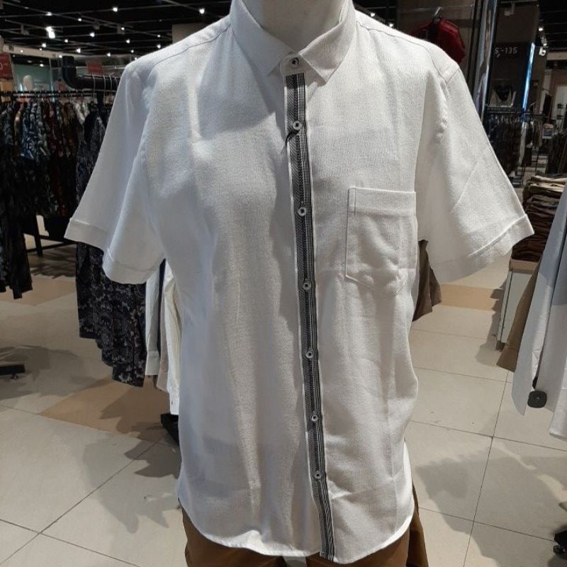 Kemeja putih pria lengan pendek artikel opal brand manzone
