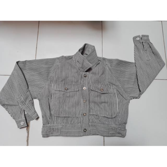 Outwear Jaket preloved salur brand triset original tag