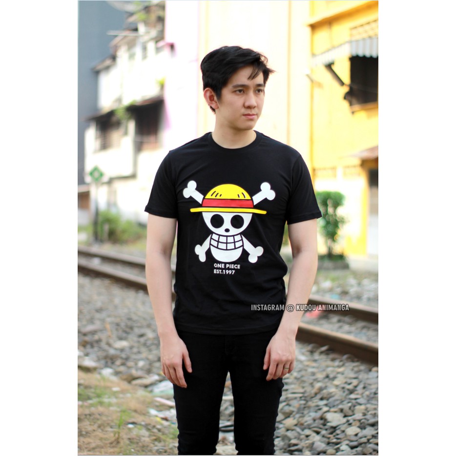 Kaos Onepiece Logo Legacy Black Mugiwara