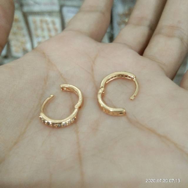 Anting jepit dewasa permata baris satu