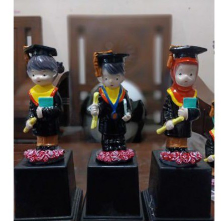patung wisuda