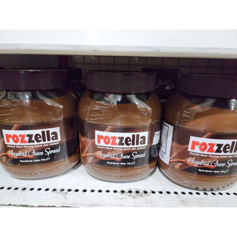 

Selai Olesan Rasa Kacang Hazel dan Cokelat Rozzella 750gram