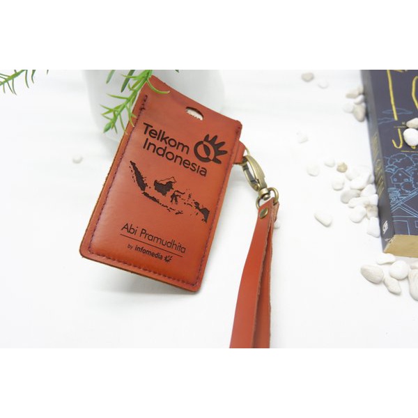 

Jual ID CARD HOLDER KULIT CUSTOM 2 SLOT NAME TAG TALI KULIT TAN TERMURAH Diskon